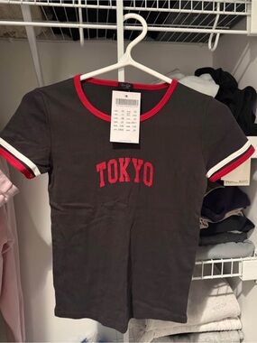 BRANDY MELVILLE Tokyo Exclusive Ringer Tee